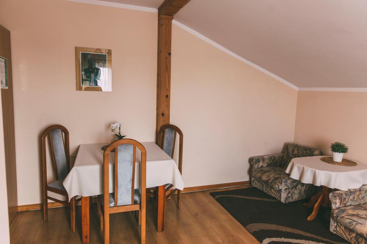 Pokoje Goscinne & Restauracja Pestka Choczewo Exterior foto