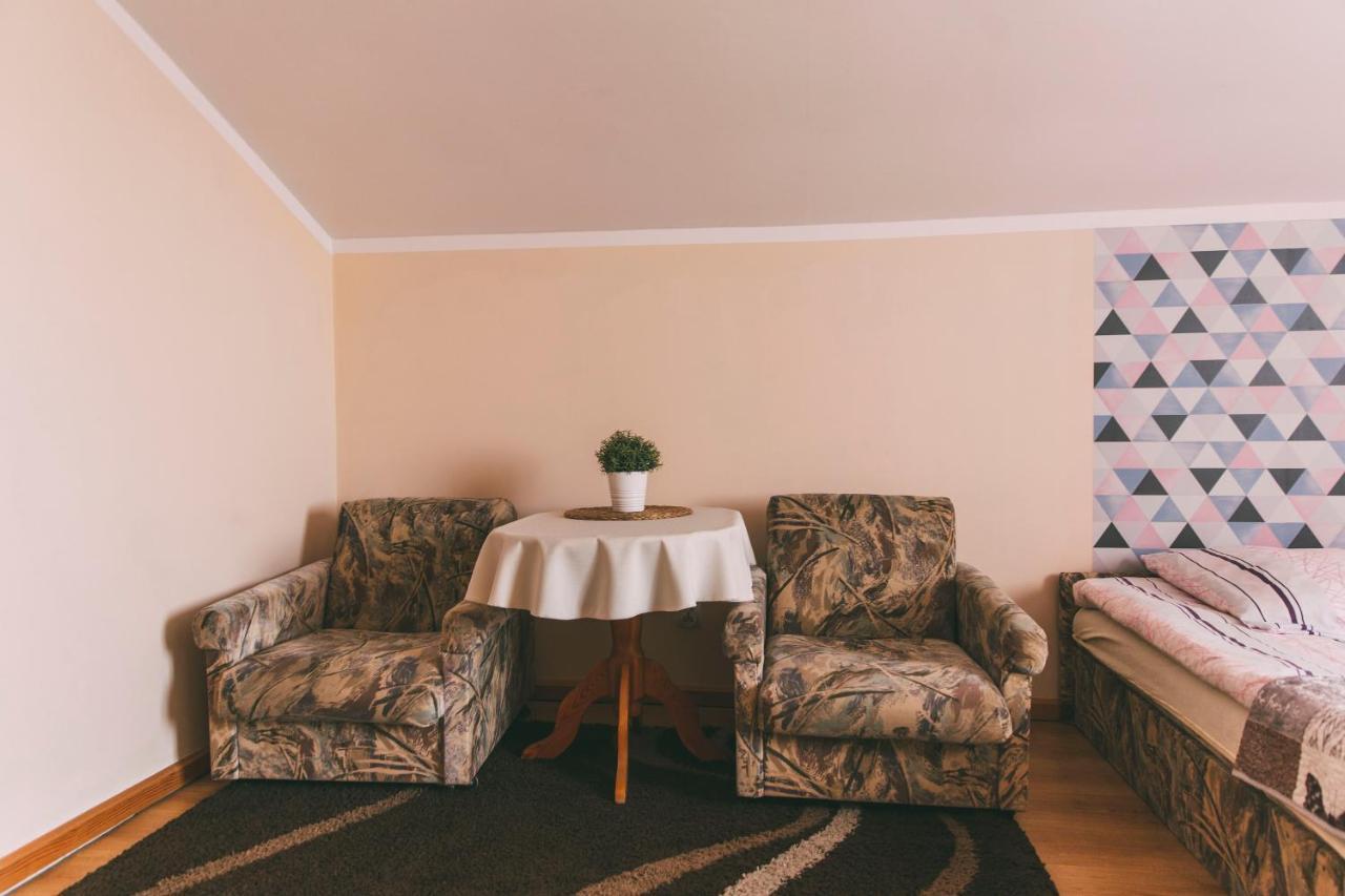 Pokoje Goscinne & Restauracja Pestka Choczewo Exterior foto